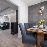 Апартаменты Amazing In With Wifi Пула