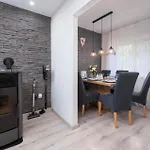 Апартаменты Amazing In With Wifi Пула