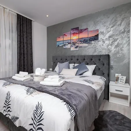 Apartament Gorgeous In With Wifi Pula