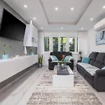 3 Bedroom Stunning In Appartement