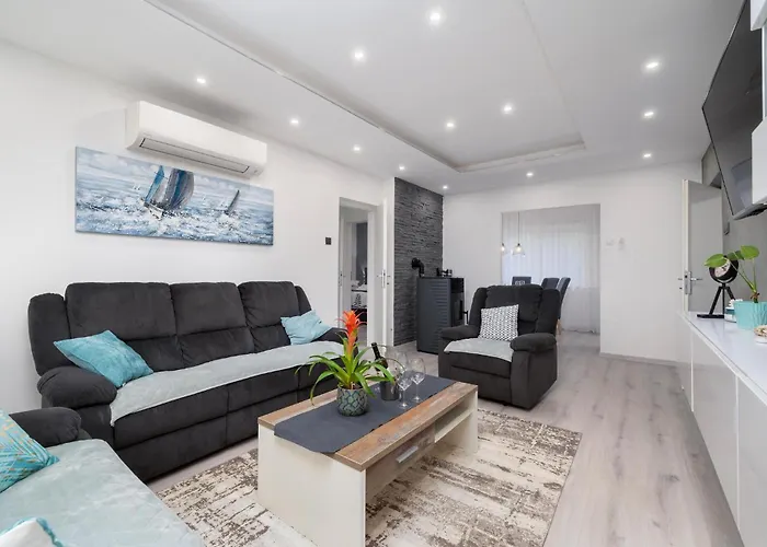 Apartman Amazing In With Wifi Pula