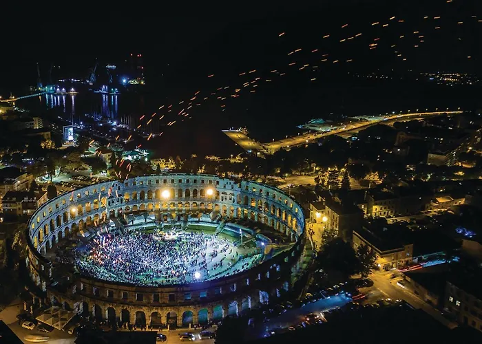 Apartman Amazing In With Wifi Pula